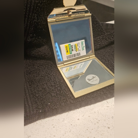 Gold Compact Mirror - Picture 2 of 2